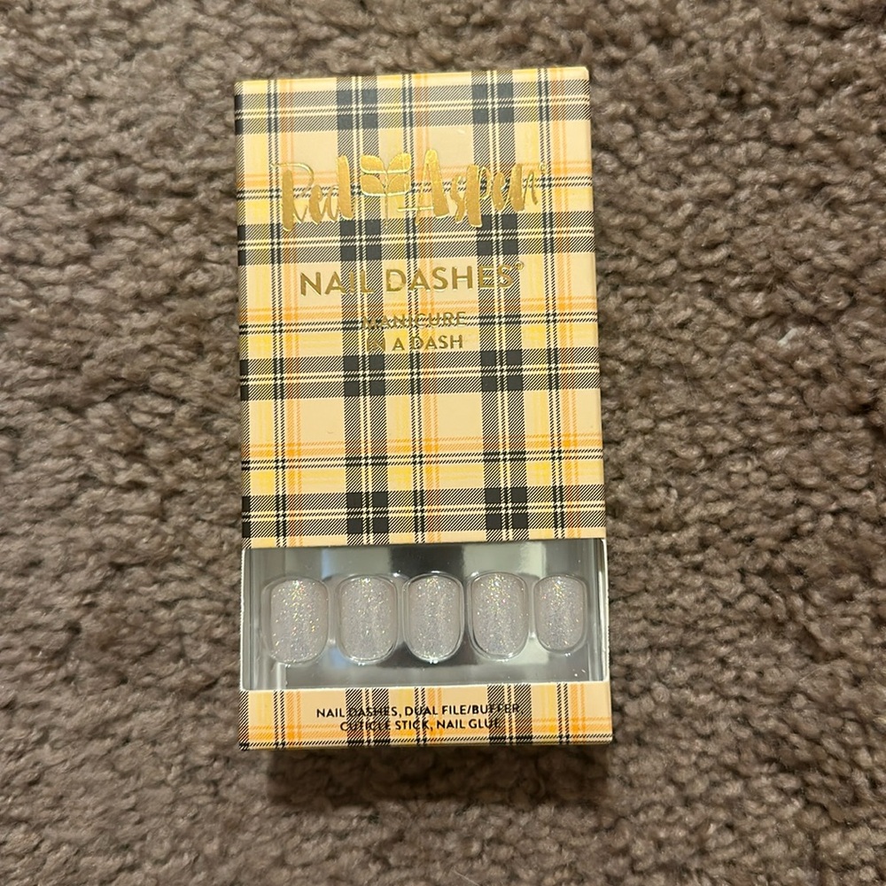 Red aspen nail dash